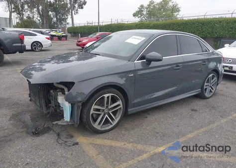 2018 Audi A3 2.0T Premium/2.0T Tech Premium z USA, uszkodzony, nr VIN WAUJ8GFF4J1060180